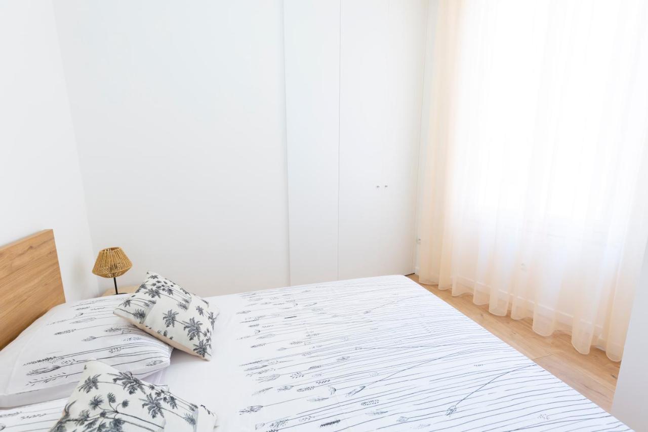 Marne II - 3 Pieces - Parking - Carre D'Or Menton Apartment Bagian luar foto